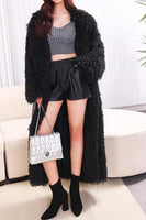 Laden Sie das Bild in den Galerie-Viewer, Schwarzer Maxi-Mantel aus Kunstpelz mit offener Vorderseite