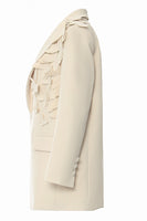 Laden Sie das Bild in den Galerie-Viewer, Beige Oversize Damen Blazer mit 3D Schmetterlingen