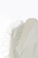 Laden Sie das Bild in den Galerie-Viewer, Weißer Damenblazer mit gekerbtem Revers und Rüschen