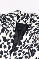 Laden Sie das Bild in den Galerie-Viewer, Schwarz-Weißer Blazer mit Leapard-Muster und Spitzrevers mit einem Knopf