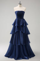 Laden Sie das Bild in den Galerie-Viewer, Zapaka Damen Dunkelblaues Langes A-Linie Trägerloses Gestuftes Brautjungfernkleid Plissee Satin Ballkleid mit Corsage