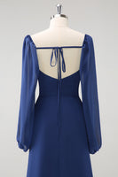 Laden Sie das Bild in den Galerie-Viewer, Dunkelblaues Korsett Chiffon Chorkleid mit Schlitz und langen Ärmeln