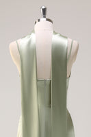 Laden Sie das Bild in den Galerie-Viewer, Salbei Meerjungfrau Rüschen Langes gerafftes Streamer Satin Brautjungfernkleid mit Schlitz