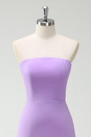 Laden Sie das Bild in den Galerie-Viewer, Lila A-Linie trägerloses gerüschtes langes Brautjungfernkleid mit Fliege