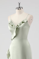 Laden Sie das Bild in den Galerie-Viewer, Salbei Langes Brautjungfernkleid aus Satin mit V-Ausschnitt und Rüschen