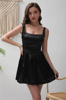 Laden Sie das Bild in den Galerie-Viewer, Schwarzes Mini Satin Partykleid in A-Linie