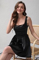 Laden Sie das Bild in den Galerie-Viewer, Schwarzes Mini Satin Partykleid in A-Linie