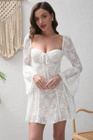 Laden Sie das Bild in den Galerie-Viewer, Weißes A-Linie Korsett Mini Partykleid mit Stickerei