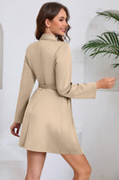 Laden Sie das Bild in den Galerie-Viewer, Grünes A-Linie kurzes Cocktailkleid mit Plissee und Schleife