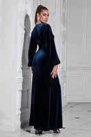 Laden Sie das Bild in den Galerie-Viewer, Puffärmel Dunkelblaues langgezogenes Samt Ballkleid mit Rüschen und Schlitz
