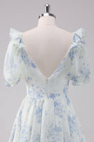 Laden Sie das Bild in den Galerie-Viewer, Hellblaues kurzes Cocktailkleid mit Blumenmuster und kurzen Ärmeln