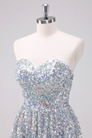 Laden Sie das Bild in den Galerie-Viewer, Glitzerndes silbernes Herzausschnitt Asymmetrisches kurzes Abiballkleid mit Pailletten