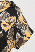 Laden Sie das Bild in den Galerie-Viewer, Schwarzes A-Linie U-Boot-Ausschnitt Midi Kleid aus den 1950er Jahren mit Rosenprint