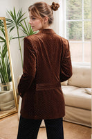 Laden Sie das Bild in den Galerie-Viewer, Coffee Peak Zweireihiger Blazer aus Samt mit Revers