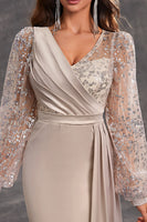 Laden Sie das Bild in den Galerie-Viewer, Marineblaues Meerjungfrauen Pailletten Langärmeliges Chorkleid mit Seitenumhang