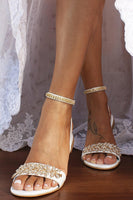 Laden Sie das Bild in den Galerie-Viewer, Goldene Strass-Sandale mit niedrigem Absatz