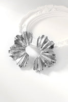 Laden Sie das Bild in den Galerie-Viewer, Goldene stilvolle plissierte Legierung Ohrringe