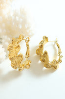 Laden Sie das Bild in den Galerie-Viewer, Golden Kreis Wave Ohrringe