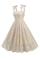 Laden Sie das Bild in den Galerie-Viewer, Blumen Lila A-Linie Spaghettiträger Kleid aus den 1950er Jahren