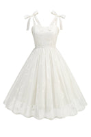 Laden Sie das Bild in den Galerie-Viewer, Blumen Lila A-Linie Spaghettiträger Kleid aus den 1950er Jahren