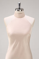 Laden Sie das Bild in den Galerie-Viewer, Meerjungfrau Etui Neckholder Langes Brautjungfernkleid mit Schlitz Champagner