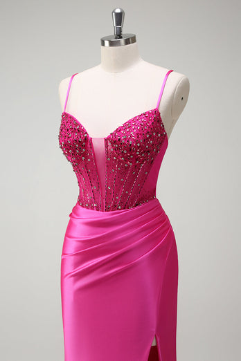 Glitzerndes fuchsia Meerjungfrau Spaghettiträger Perlenbesetztes Satin Langes Ballkleid mit Schlitz