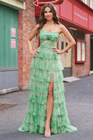 Laden Sie das Bild in den Galerie-Viewer, Grünes geblümtes A-Linie trägerloses Ballkleid mit Rüschen und Schlitz