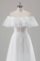 Laden Sie das Bild in den Galerie-Viewer, Elfenbein A-Linie Schulterfreies Brautkleid mit applizierter Spitze