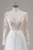 Laden Sie das Bild in den Galerie-Viewer, Elfenbein V-Ausschnitt Brautkleid mit langen Ärmeln und Schlitz