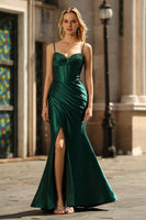 Laden Sie das Bild in den Galerie-Viewer, Glitzerndes Dunkelgrünes Korsett Meerjungfrauen Langes Ballkleid mit Perlen und Schlitz