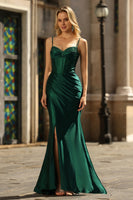 Laden Sie das Bild in den Galerie-Viewer, Glitzerndes Dunkelgrünes Korsett Meerjungfrauen Langes Ballkleid mit Perlen und Schlitz