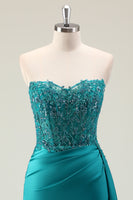 Laden Sie das Bild in den Galerie-Viewer, Grünes Etui Herzausschnitt Korsett Perlenbesetztes langes Ballkleid mit applizierter Spitze