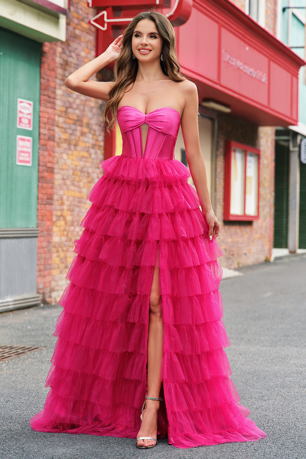 Fuchsia Prinzessin Trägerloses gestuftes Tüll Ballkleid