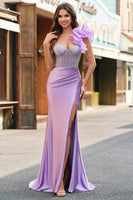 Laden Sie das Bild in den Galerie-Viewer, Meerjungfrau Fuchsia Eine Schulter Abnehmbare Rüschen Langes Ballkleid mit Schlitz