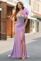 Laden Sie das Bild in den Galerie-Viewer, Meerjungfrau Fuchsia Eine Schulter Abnehmbare Rüschen Langes Ballkleid mit Schlitz