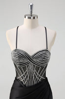 Laden Sie das Bild in den Galerie-Viewer, Glitzerndes schwarzes Meerjungfrauen Neckholder Perlen Abendkleid mit Schlitz