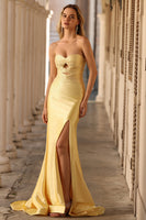 Laden Sie das Bild in den Galerie-Viewer, Trägerloses Meerjungfrauen Perlen Cut-out Gelbes Langes Ballkleid mit Schlitz