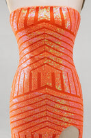 Laden Sie das Bild in den Galerie-Viewer, Glitzerndes Orange Meerjungfrauen Pailletten Trägerloses Langes Abschlussballkleid mit Schlitz