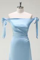 Laden Sie das Bild in den Galerie-Viewer, Himmelblaues schulterfreies langes A-Linie Brautjungfernkleid