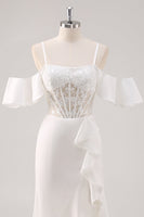 Laden Sie das Bild in den Galerie-Viewer, Weißes Meerjungfrau Kalte Schulter Korsett Appliziertes Langes Ballkleid mit Schlitz