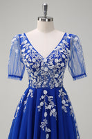 Laden Sie das Bild in den Galerie-Viewer, Glitzerndes Königsblaues A-Linie Tüll Ballkleid mit kurzen Ärmeln mit V-Ausschnitt und Applikationen