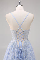 Laden Sie das Bild in den Galerie-Viewer, Lavendelfarbenes langes Ballkleid aus Tüll mit Spaghettiträgern und Perlen und Schlitz in A-Linie