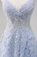 Laden Sie das Bild in den Galerie-Viewer, Lavendel A-Linie Langes Ballkleid aus Tüll mit Spaghettiträgern und Perlen und Schlitz