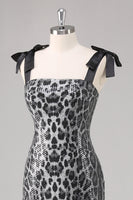 Laden Sie das Bild in den Galerie-Viewer, Glitzerndes Graues Etui Partykleid mit Leopardenmuster und Krawattenriemen
