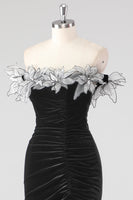Laden Sie das Bild in den Galerie-Viewer, Schwarzes Meerjungfrau Trägerloses Plissiertes Abendkleid mit 3D-Blumen