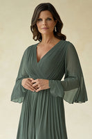 Laden Sie das Bild in den Galerie-Viewer, Grünes A-Linie Falten Chiffon Halbärmel Langes Chorkleid