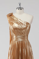 Laden Sie das Bild in den Galerie-Viewer, Goldenes Ein-Schulter A-Linie Metallic Abendkleid