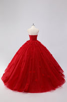 Laden Sie das Bild in den Galerie-Viewer, Funkelndes Rotes Ballkleid Trägerloses Quinceanera Kleid aus Tüll mit Blumenapplikationen