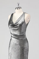 Laden Sie das Bild in den Galerie-Viewer, Silbergraues Etuikleid mit Swingkragen