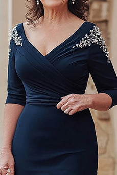 Marineblaues Meerjungfrauen V-Ausschnitt Satin Brautmutterkleid mit halben Ärmeln und Schlitz